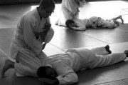 赵鸿刚无法代表通背拳，他本是跑酷选手，绑定传武成网红扬名捷径