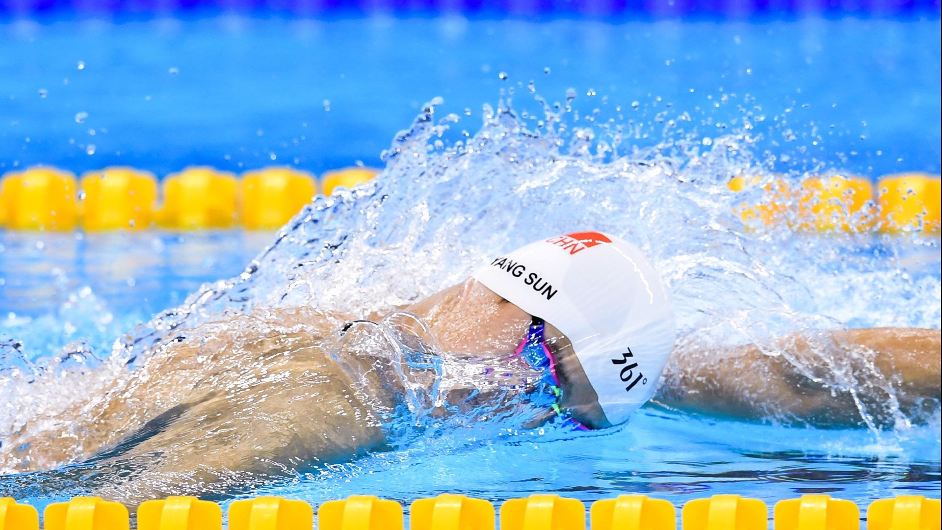 国家队球员积极参与媒体活动展现亲民形象拓宽传播圈层