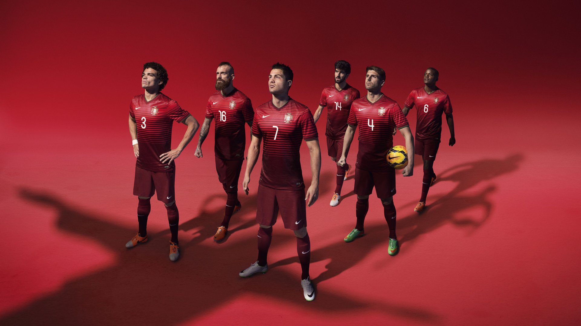 国家队球员积极参与媒体活动展现亲民形象拓宽传播圈层