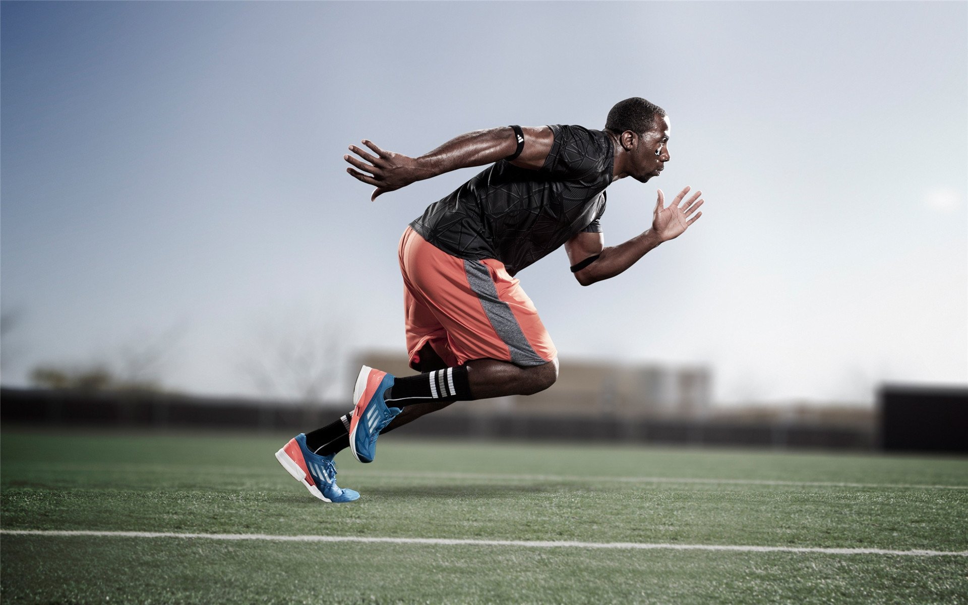 谷爱凌录制课程分享滑雪安全知识，谷爱凌滑雪大跳台